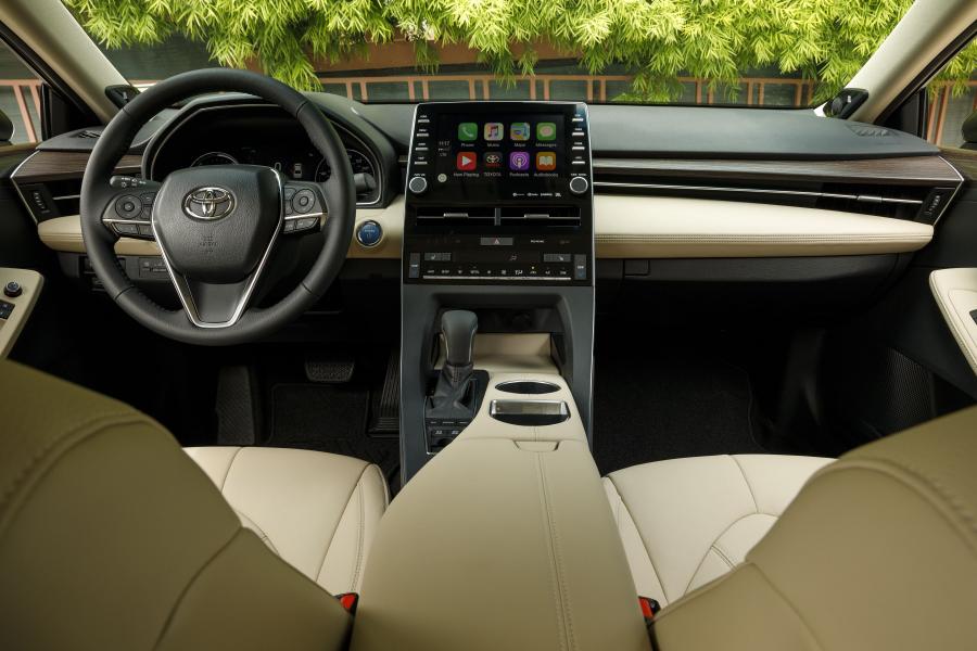 Торпедо Toyota Avalon Hybrid XLE 2018 года  (фото 11 из 13)
